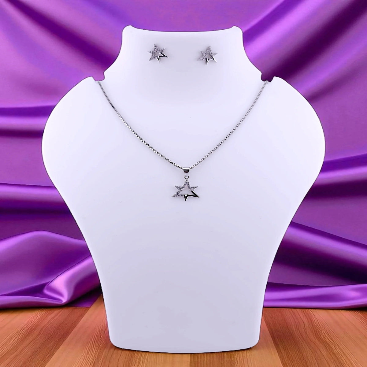 Star pedant set with earring