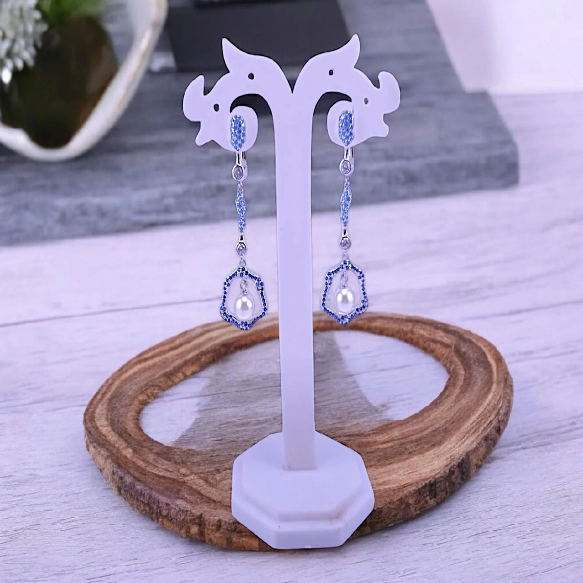 Fancy hanging pearl earring