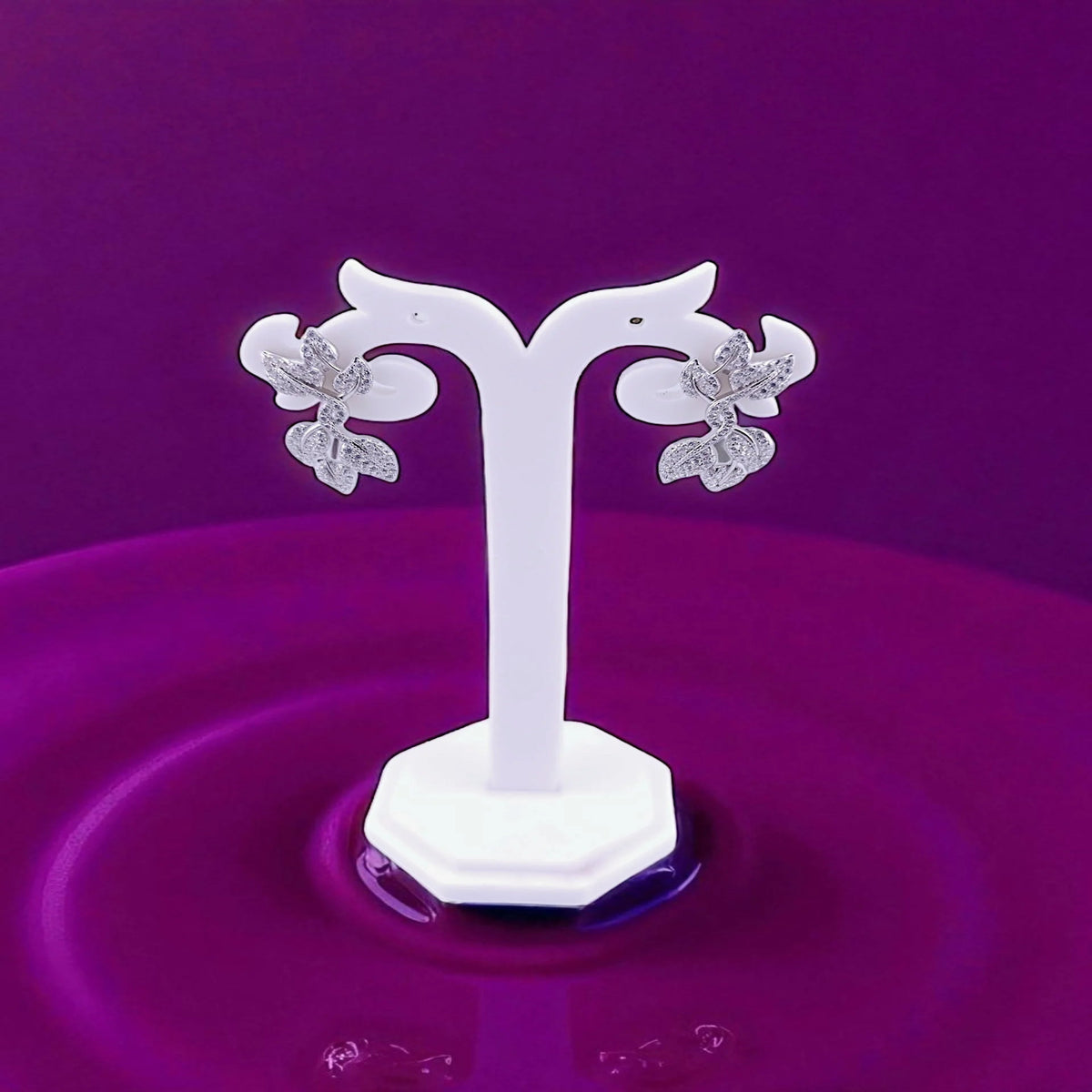 Fancy leaves design earring