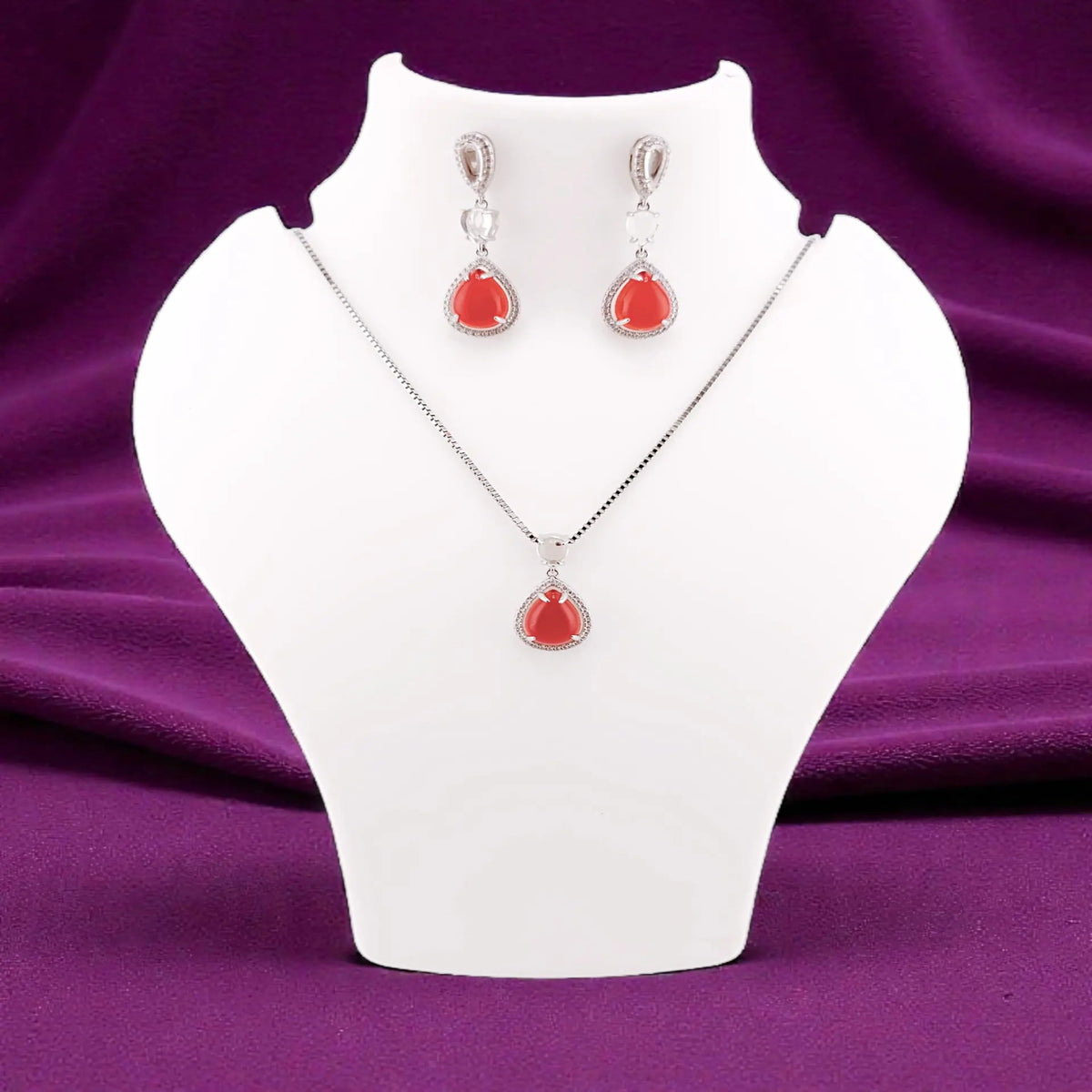 Red colour chain set