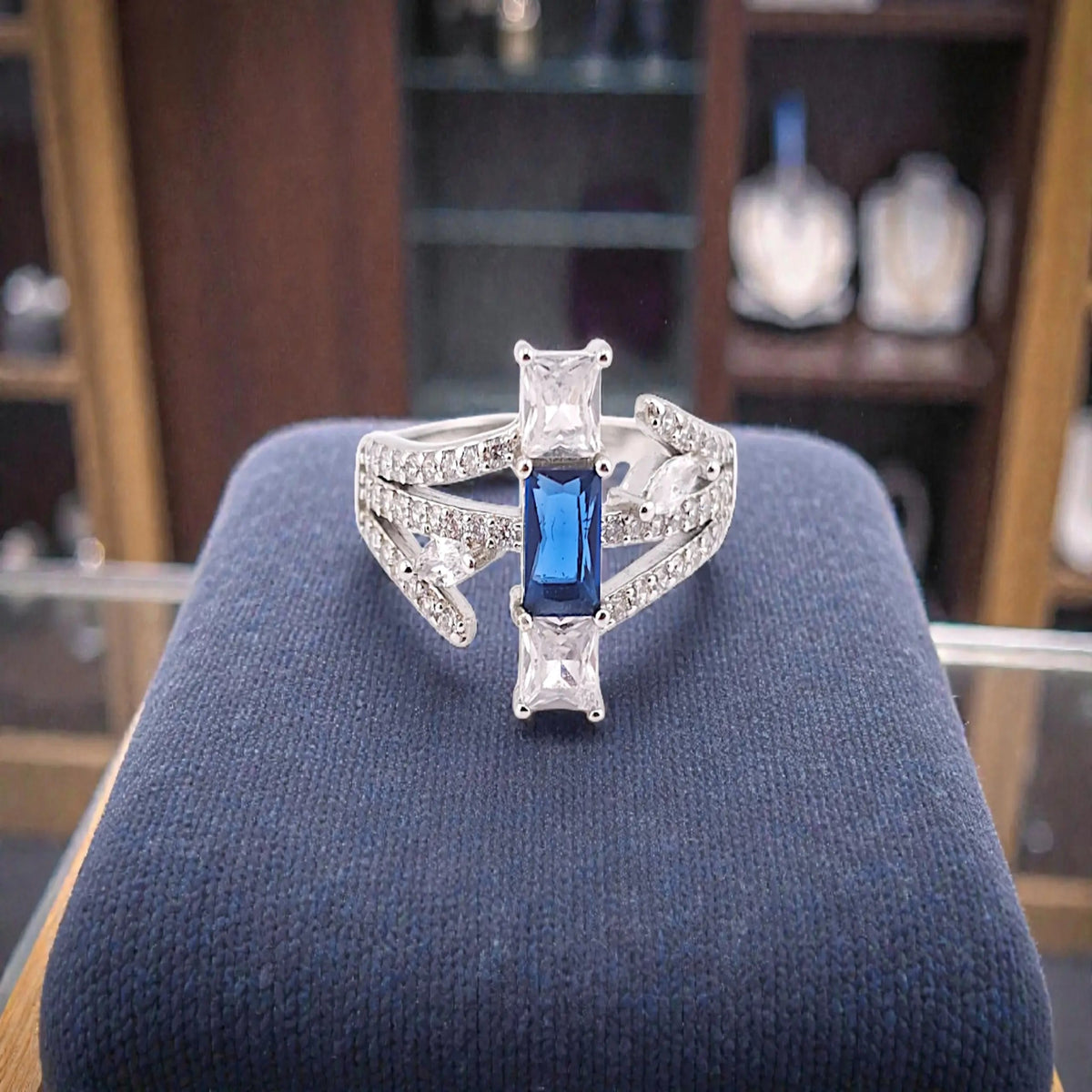 Fancy women ring