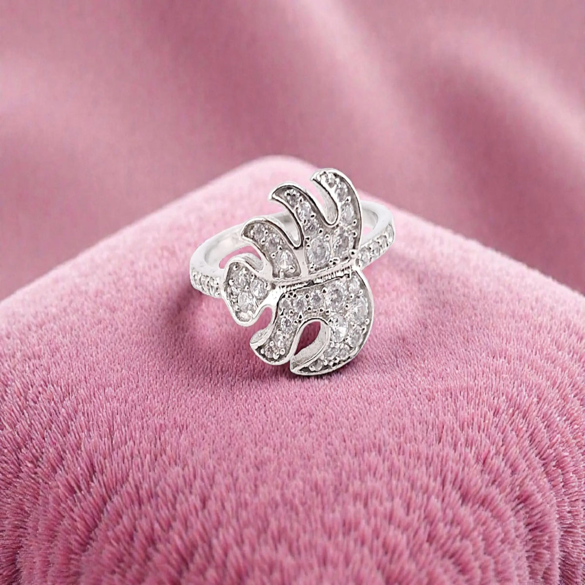 Leaves design women ring