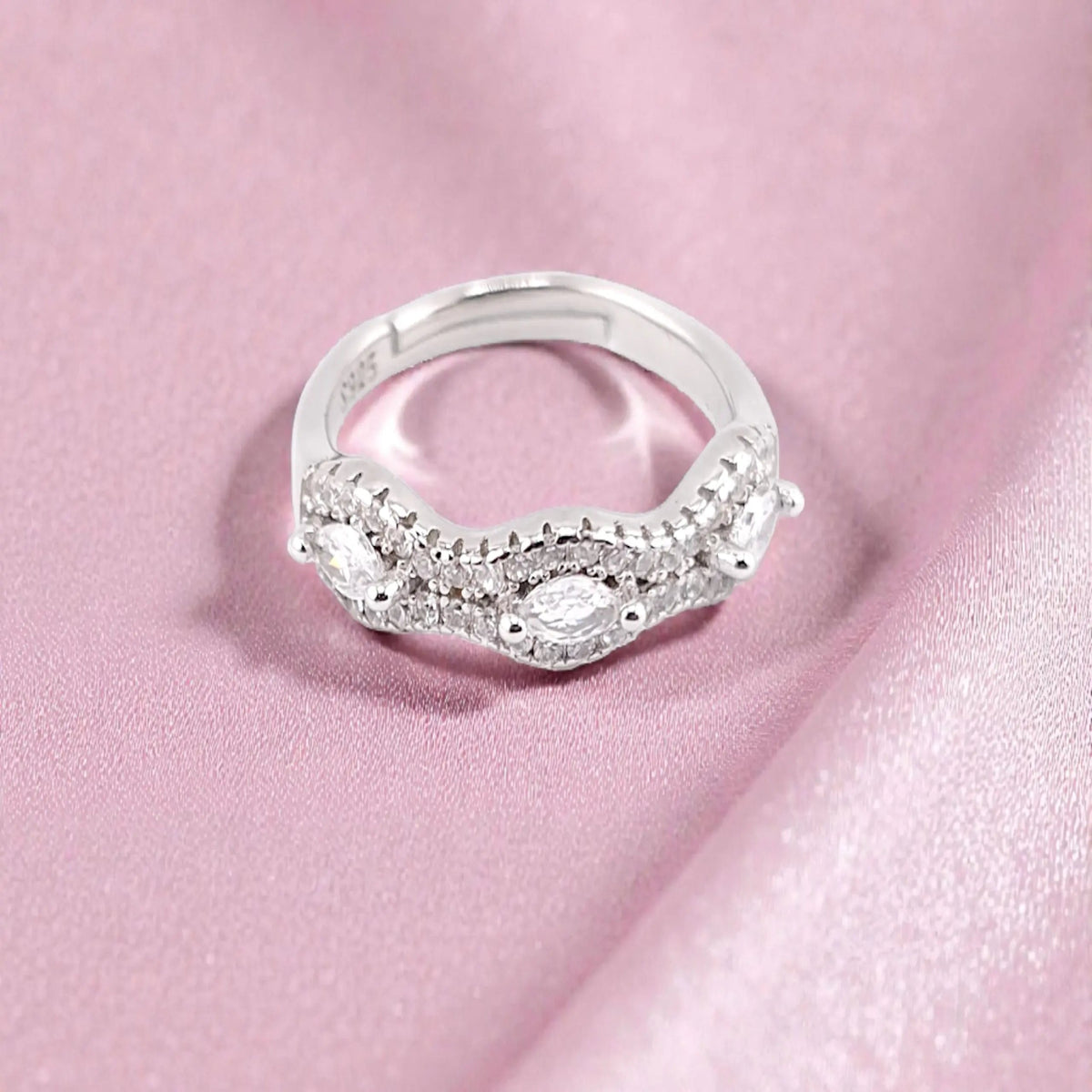 Three stone women ring