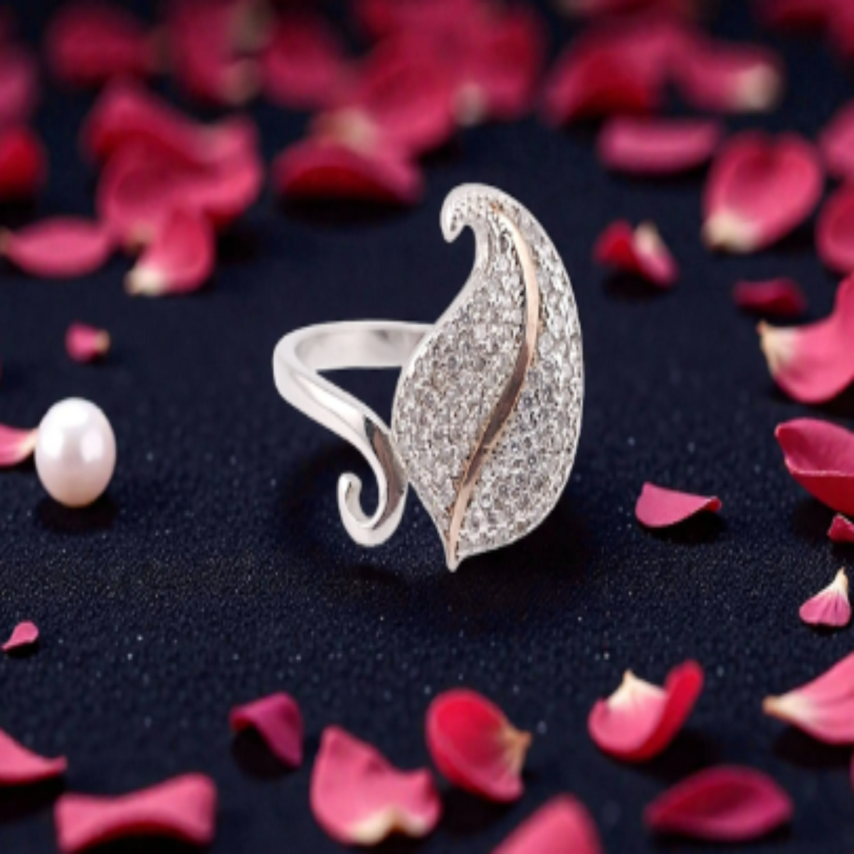 Leaves design women ring