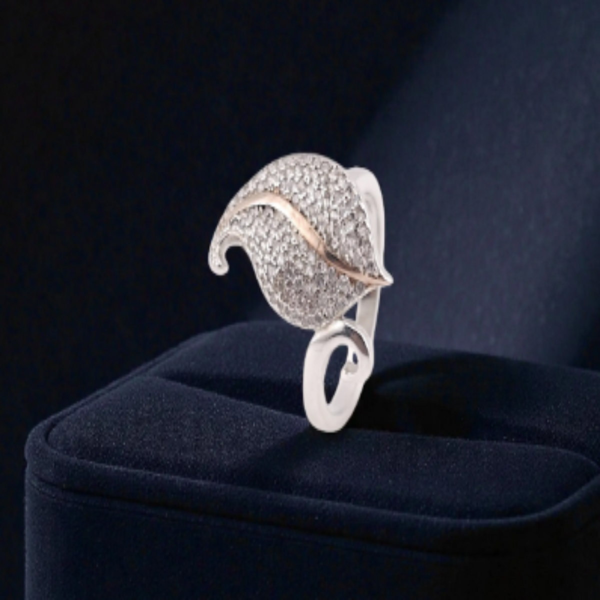 Leaves design women ring